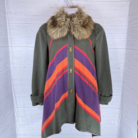 Cartonnier Medium women Wool Fur collar Cape Toggle Coat Olive chevron old money - Picture 2 of 14
